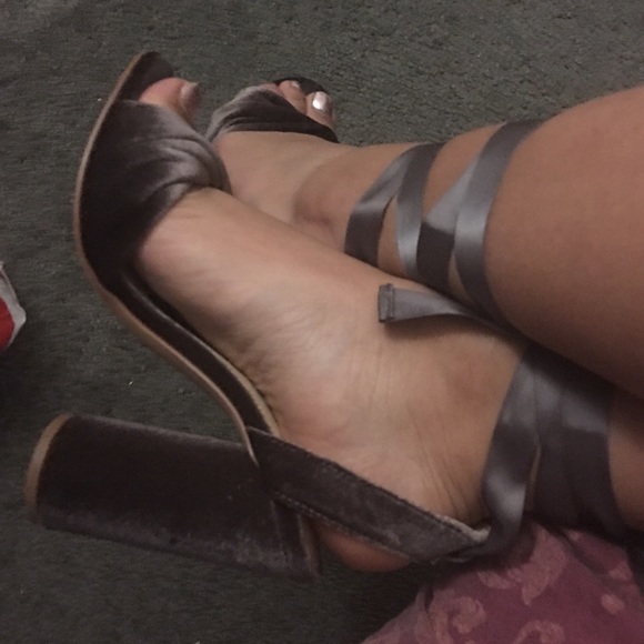 SOLD Steve Madden velvet chunky heels - Picture 4 of 5