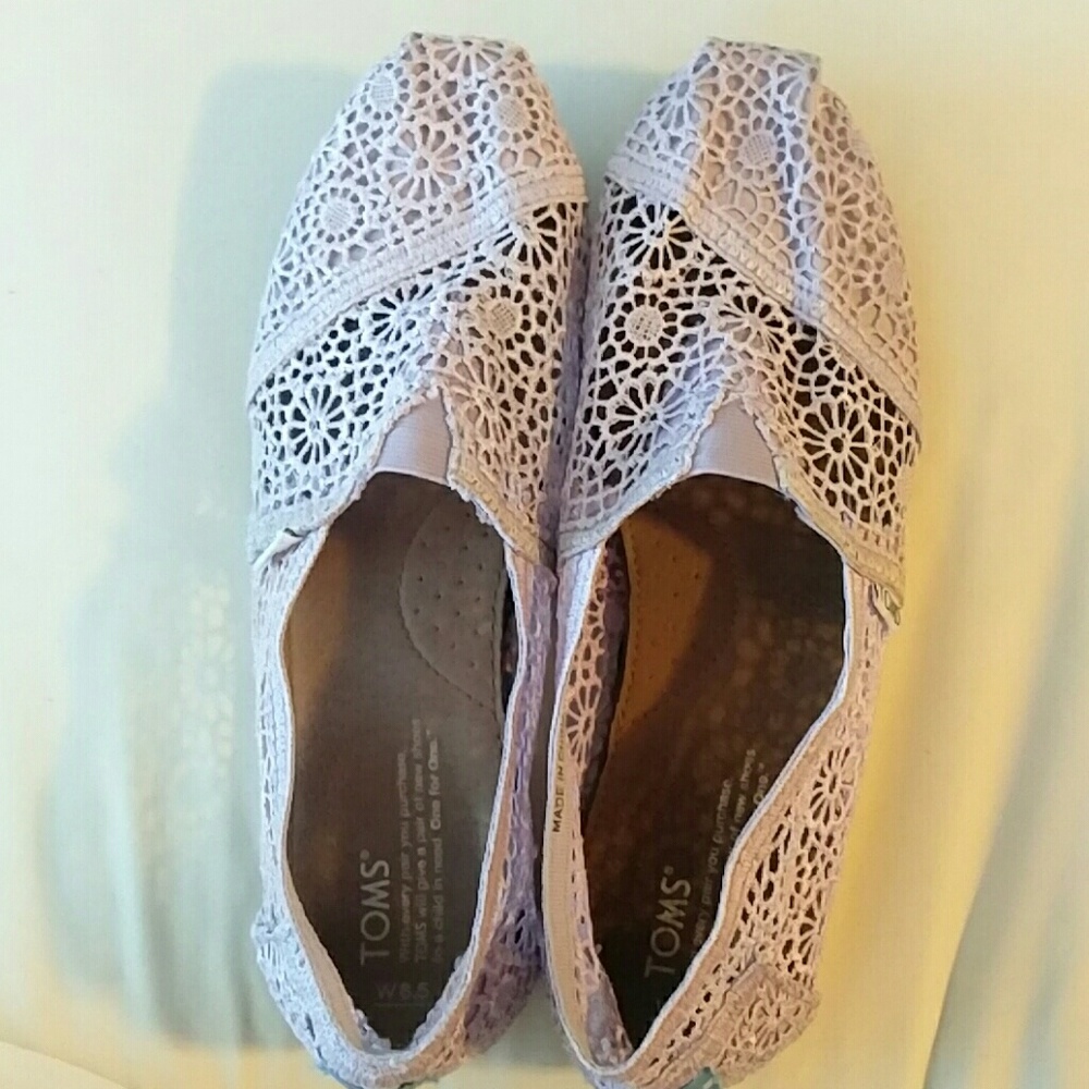 Crochet toms