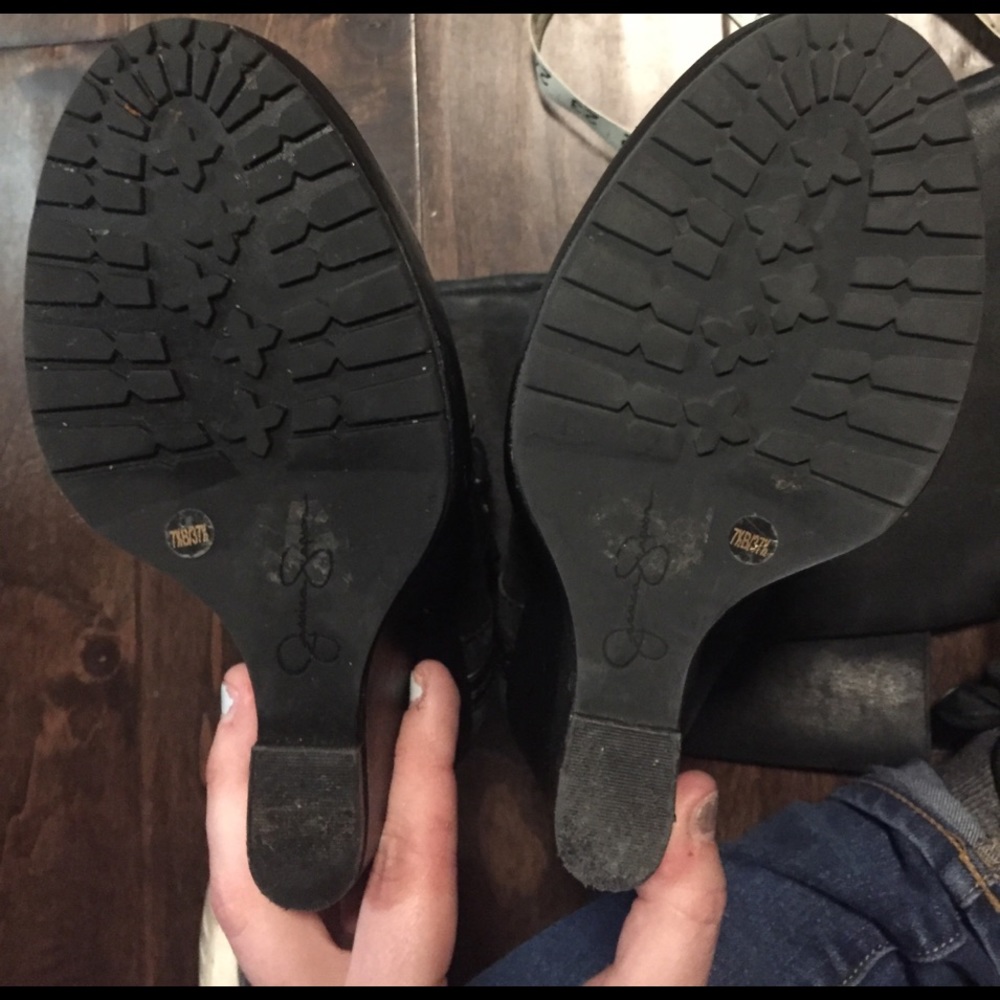 Jessica Simpson Boot Photos for Buyer!