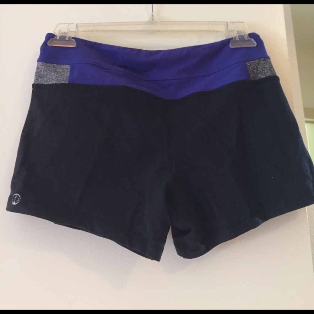 Lulu groove short (hemmed)