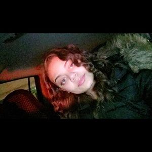 Meet your Posher, Dee