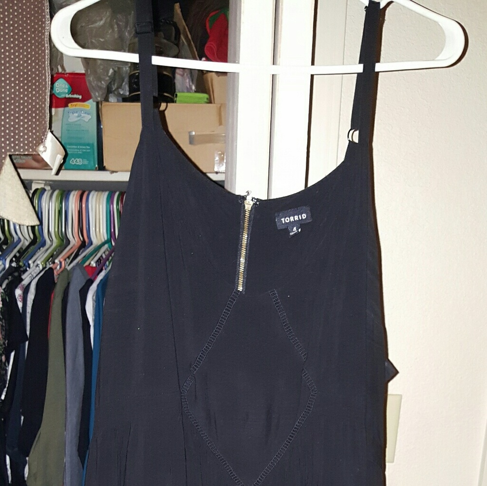 🌟🎉SOLD SOLD 🎉🌟Torrid size 4 Black Midi dress