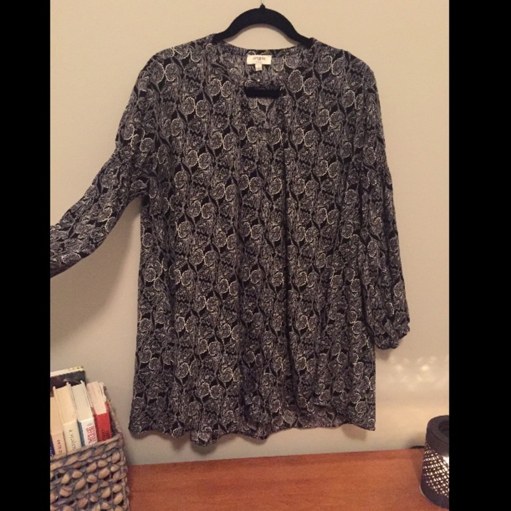 Don't miss out on this 🖤 Flowy Top