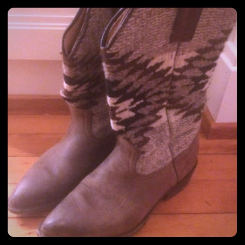 Frye Navajo Billy Blanket Pull on boots