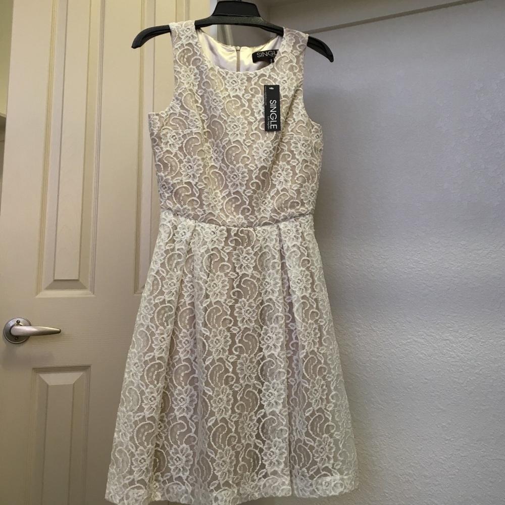 New: Single lace dress