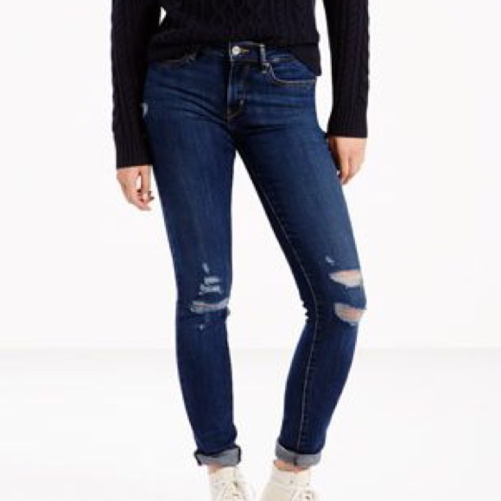 Levi's damage is done 711 Skinny Jeans.