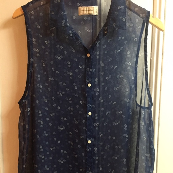 Abercrombie & Fitch Tops - A&F Button down tie front