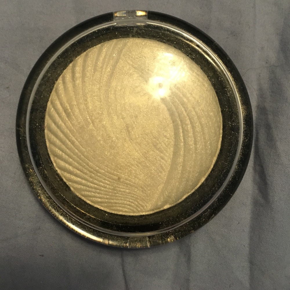 makeup revolution highlighter
