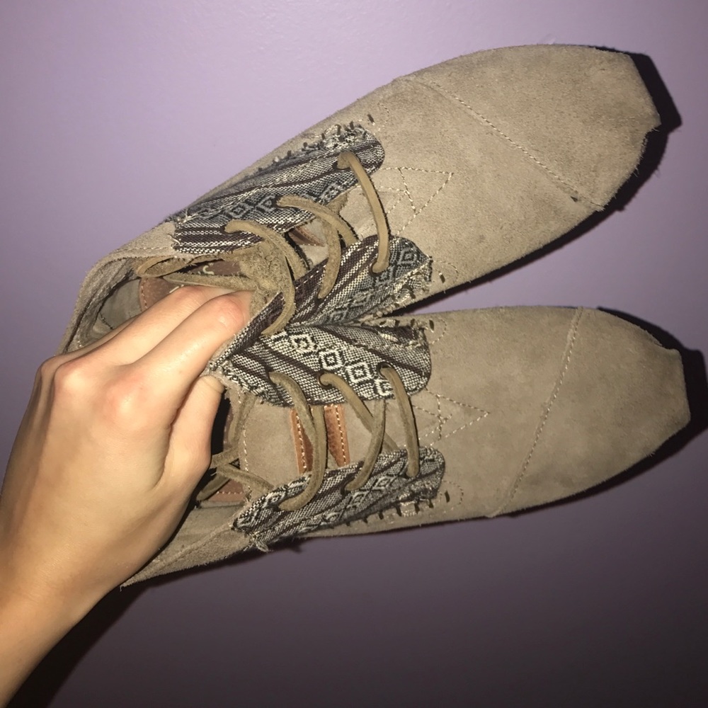 TOMS TRIBAL BOOTS