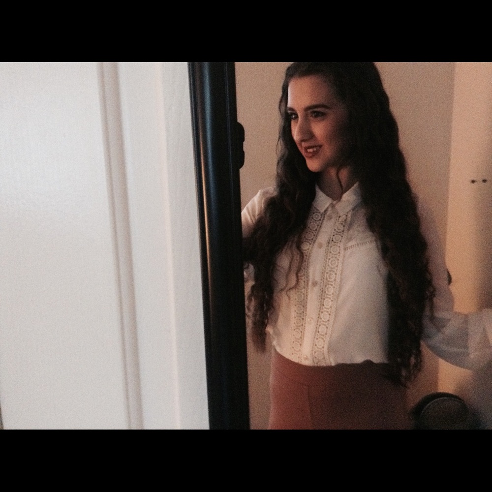 Meet your Posher, Neli