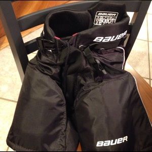 Bauer hockey pants - youth medium