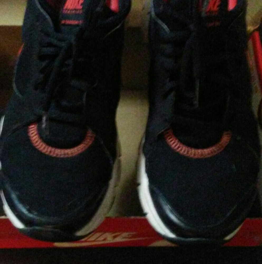 Nike - Picture 3 of 4
