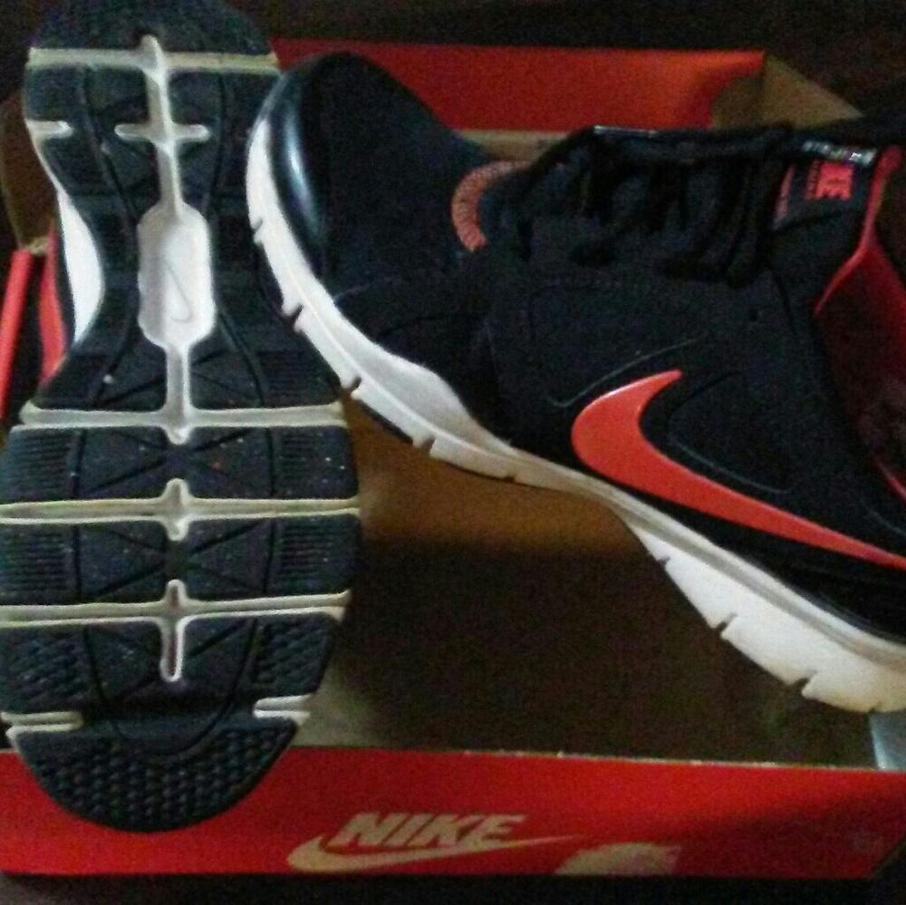 Nike - Picture 4 of 4