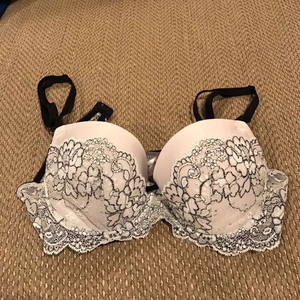36B Victoria's Secret bra