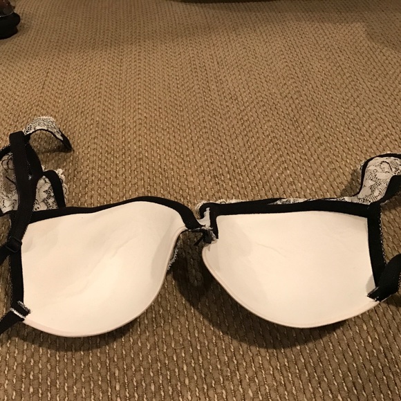 36B Victoria's Secret bra - Picture 2 of 3