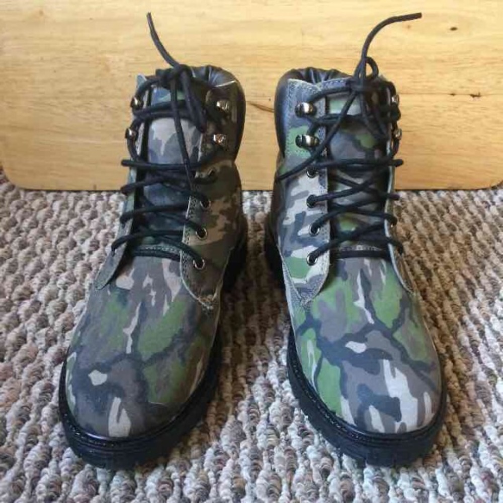 Topshop Camouflage Lace Ankle Boots Fit US 6/5.5