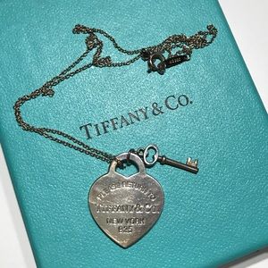 ❤️FINAL PRICE DROP❤️TIFFANY®HEART TAG/KEY PENDANT