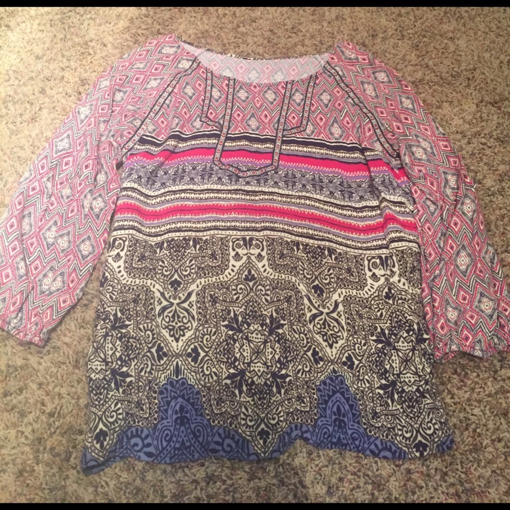 beautiful Altar'd State printed top!