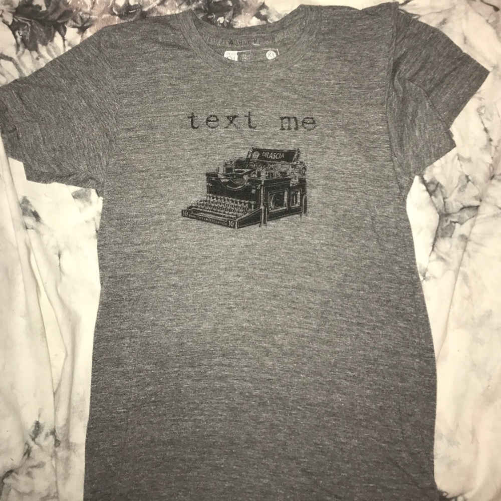 Text me graphic tee
