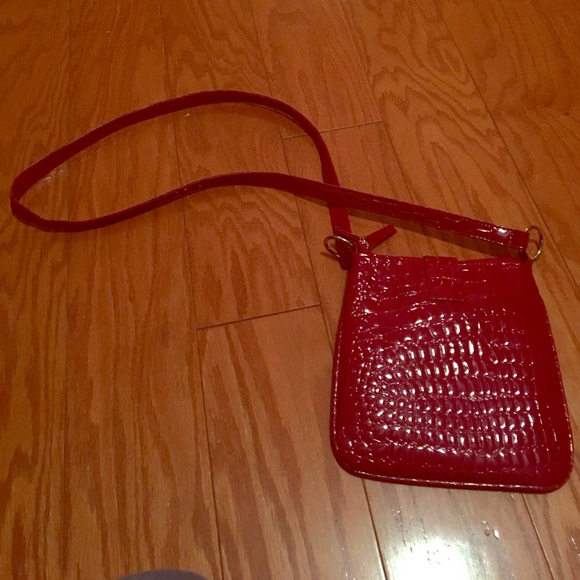 Red Alligator Style Crossbody - Picture 3 of 3