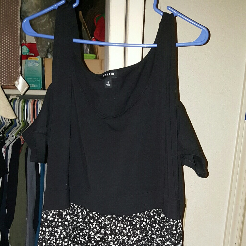 🌟🎉SOLD ALL SOLD🎉🌟Torrid Size 5 Cold Shoulder