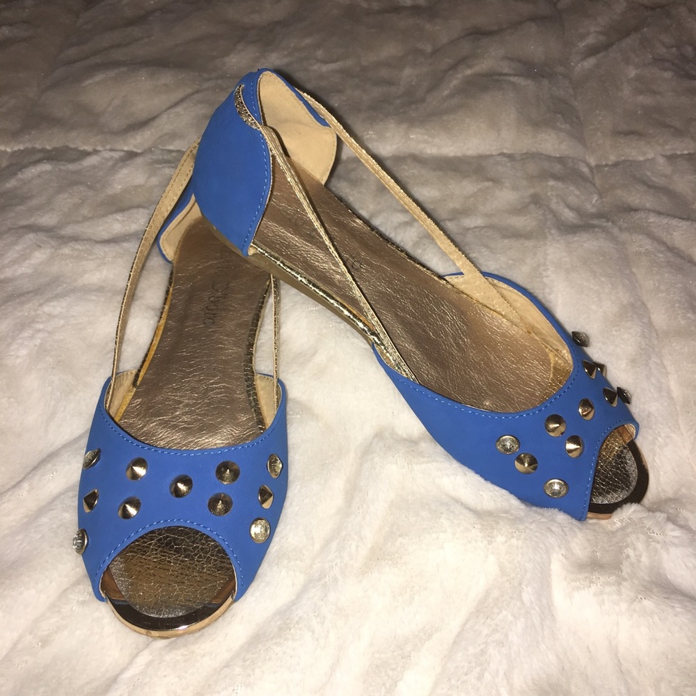 Blue open toe sandals with studds