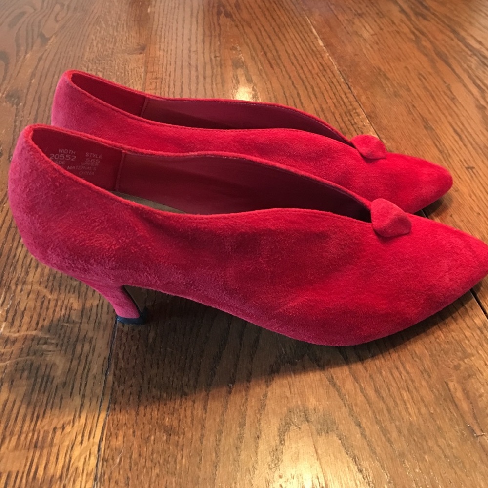 Vintage dark red raspberry suede heels.