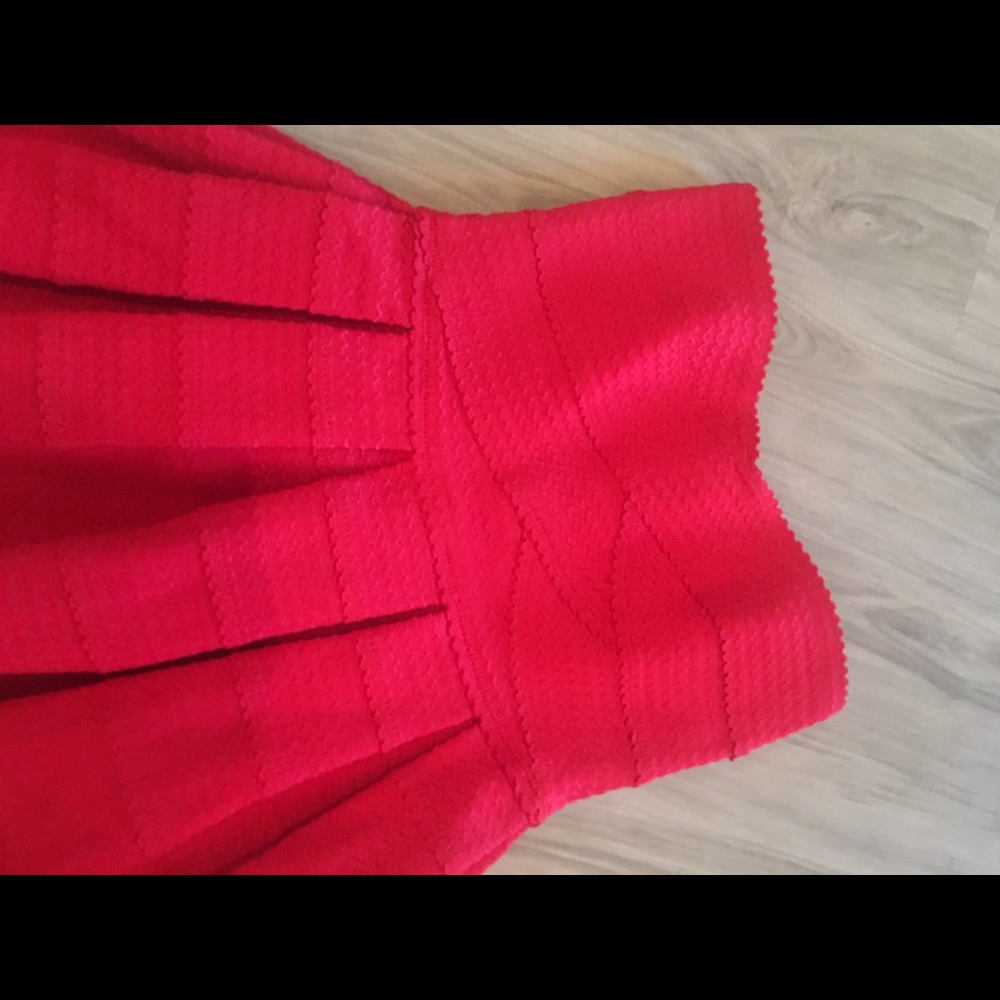 Red strapless dress - Picture 2 of 2