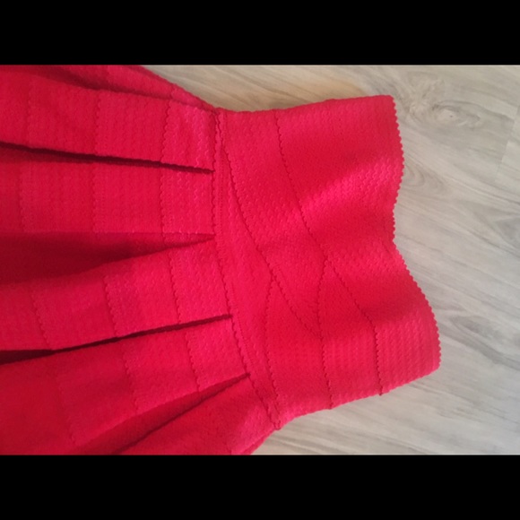 Red strapless dress - Picture 2 of 2