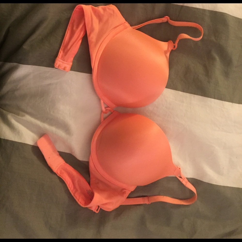 Victoria's Secret Miraculous Plunge bra size 34B