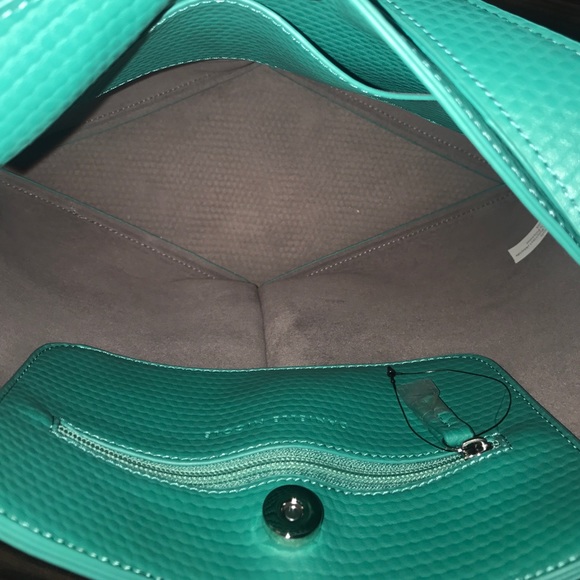 Danielle Nicole Bag and wristlet set - Picture 2 of 3