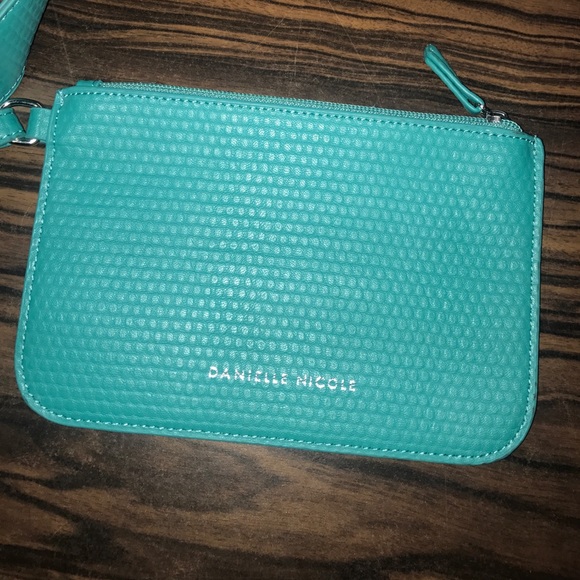 Danielle Nicole Bag and wristlet set - Picture 3 of 3