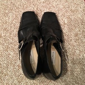 Great shoe perfect with jeans or dress up