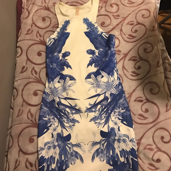 White and blue gorgeous floral dress - Picture 1 of 2