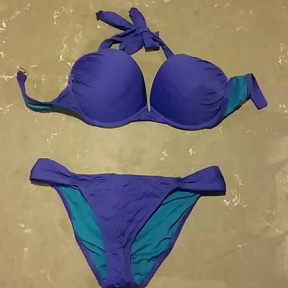 VS 34 D top medium bottoms