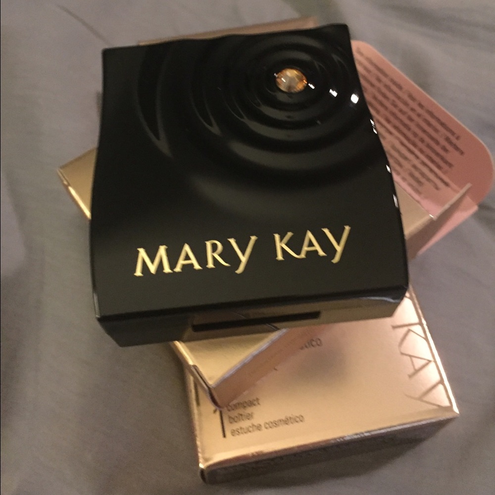 Mary Kay Mini Compact