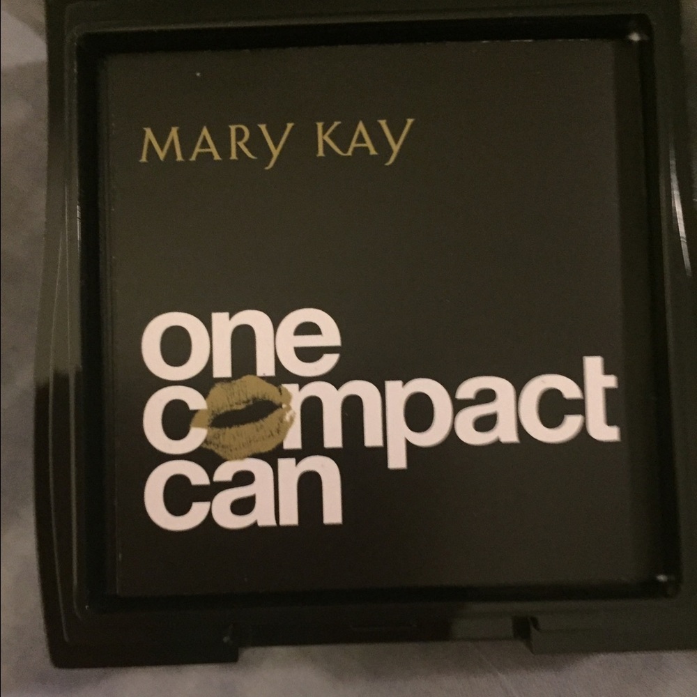 Mary Kay Mini Compact - Picture 2 of 4