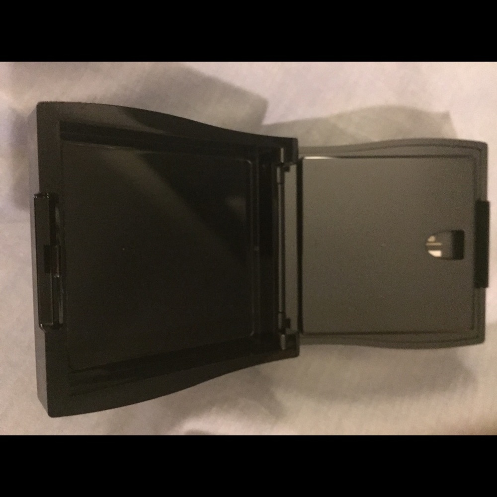 Mary Kay Mini Compact - Picture 3 of 4