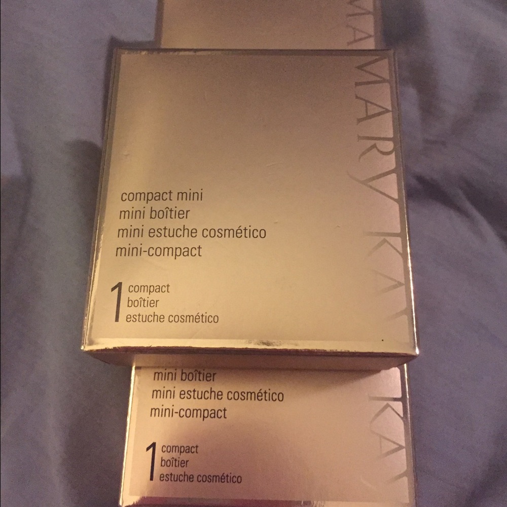 Mary Kay Mini Compact - Picture 4 of 4