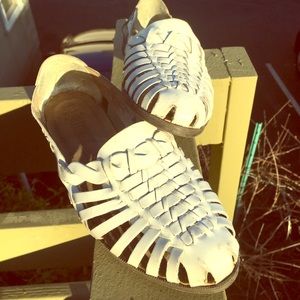 **VINTAGE**White hurache sandal/flats