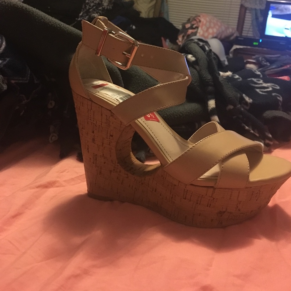 BCBG Rubin wedges.