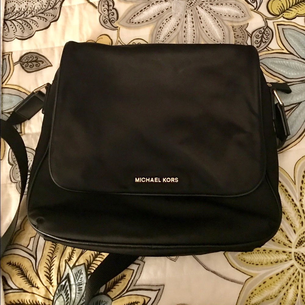 Michael Kors jet set microfiber messenger X-body