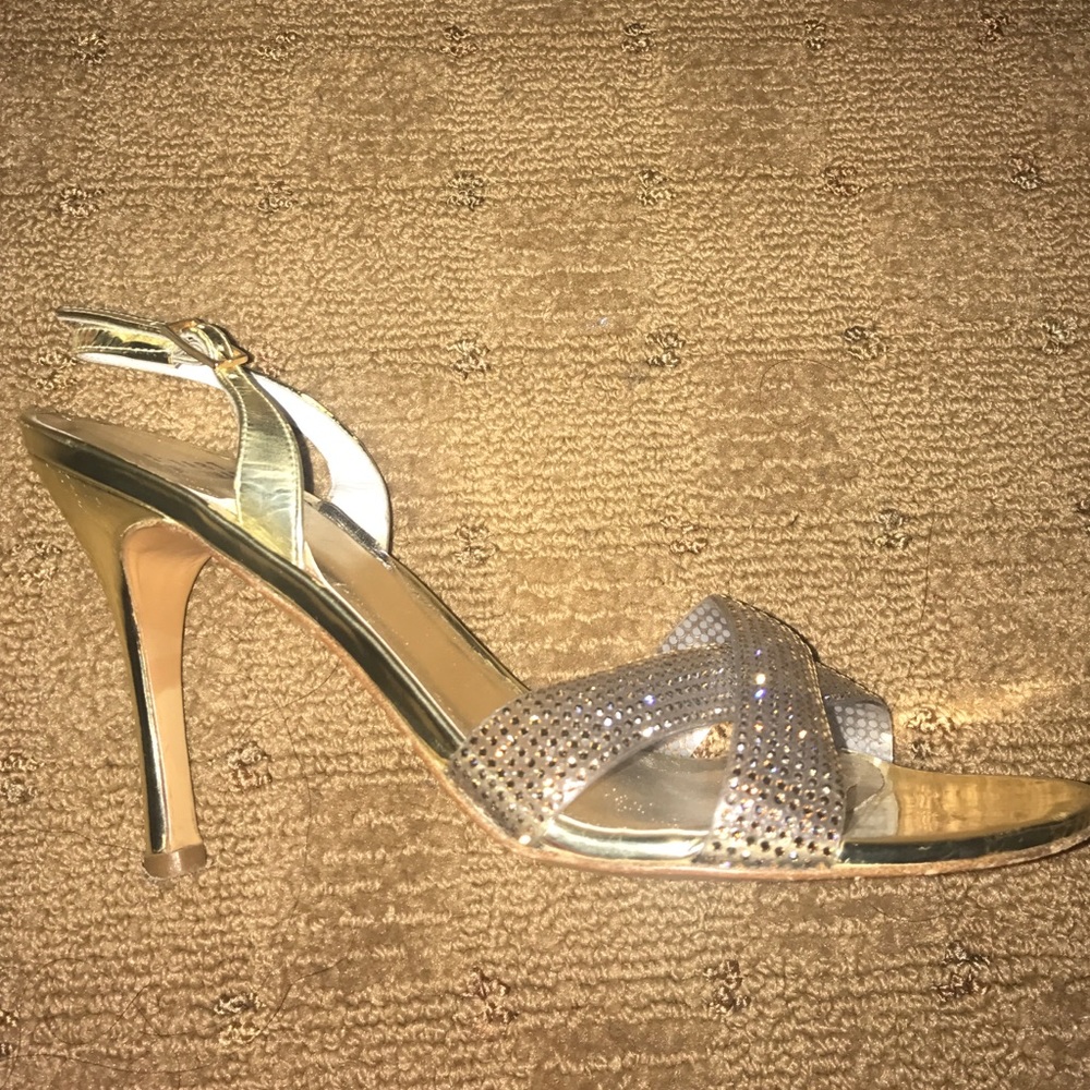 Stuart Weitzman Gold Sparkle Heel - Picture 2 of 3
