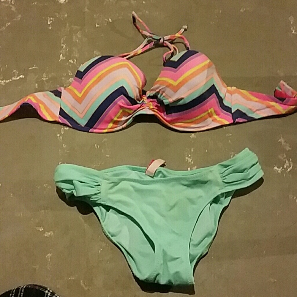 VS bikini