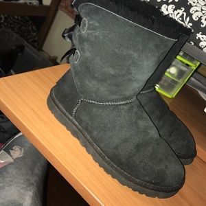Black bailey bow uggs