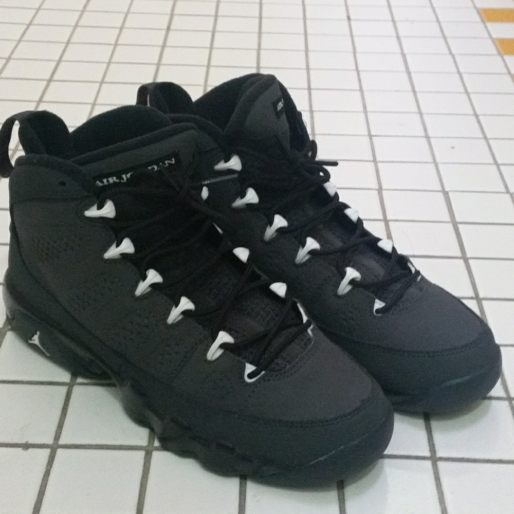Jordan 9s 'Anthractite'
