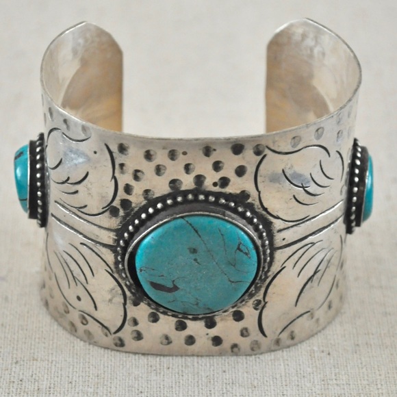 Necklace (Turquoise) - Picture 2 of 7