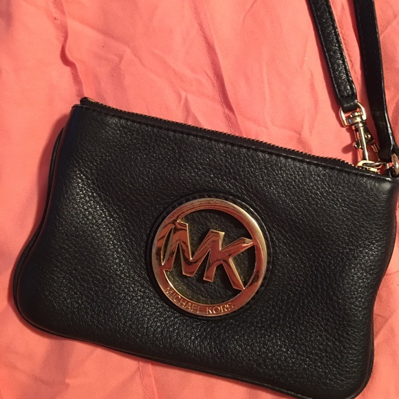 Michael Kors Handbags - ‼️PRICE DROP ‼️ Michael Kors wristlet