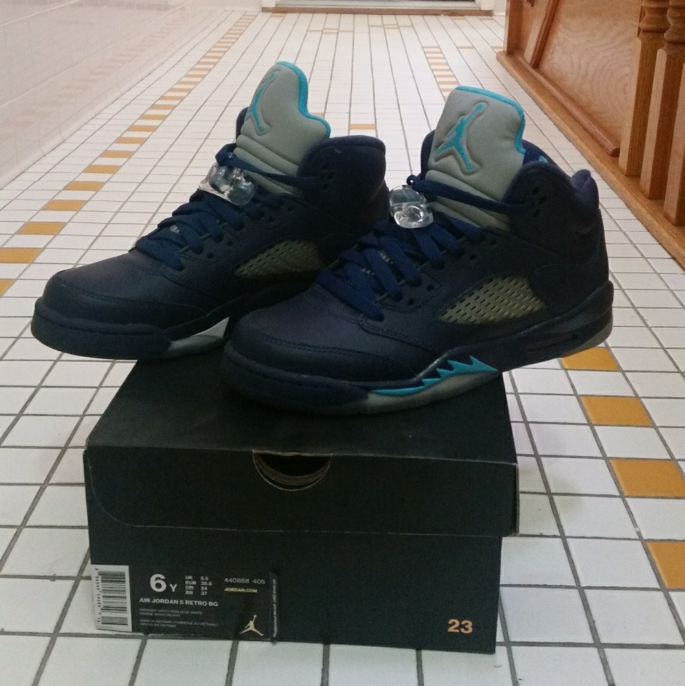 Jordan 5s "Hornets"