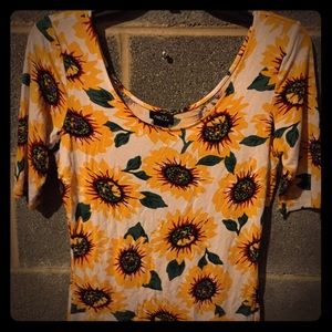 Size medium sunflower top